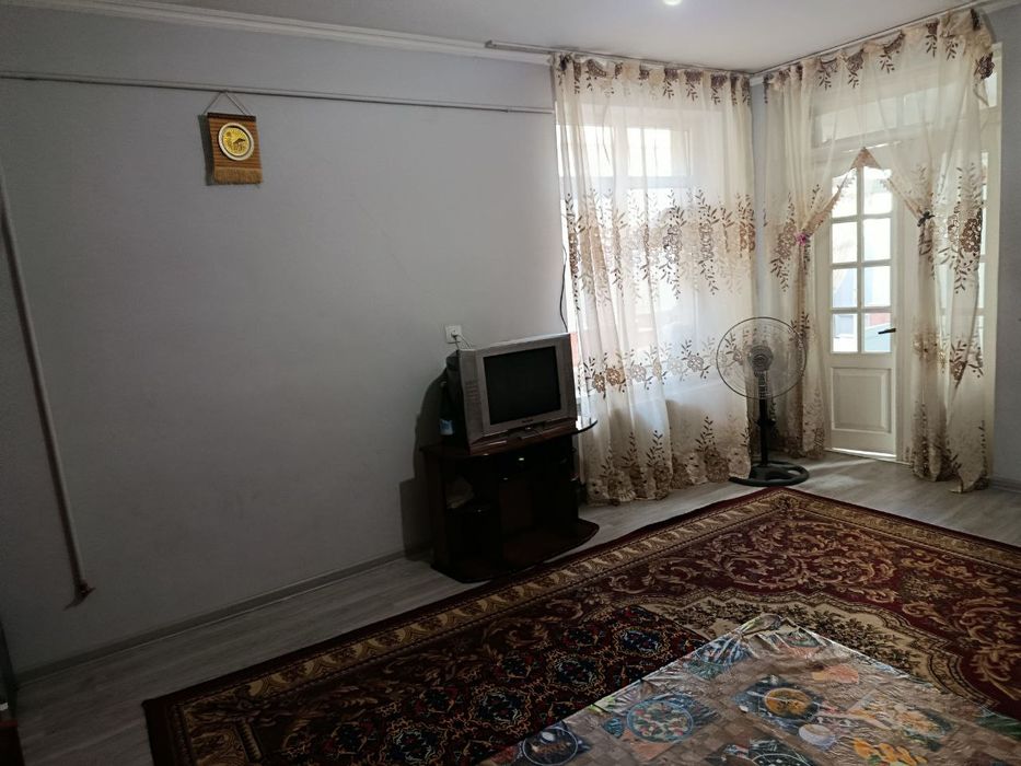 Продается дом, 1.5 соток, в районе Гури эмир, бульвар, два этажа