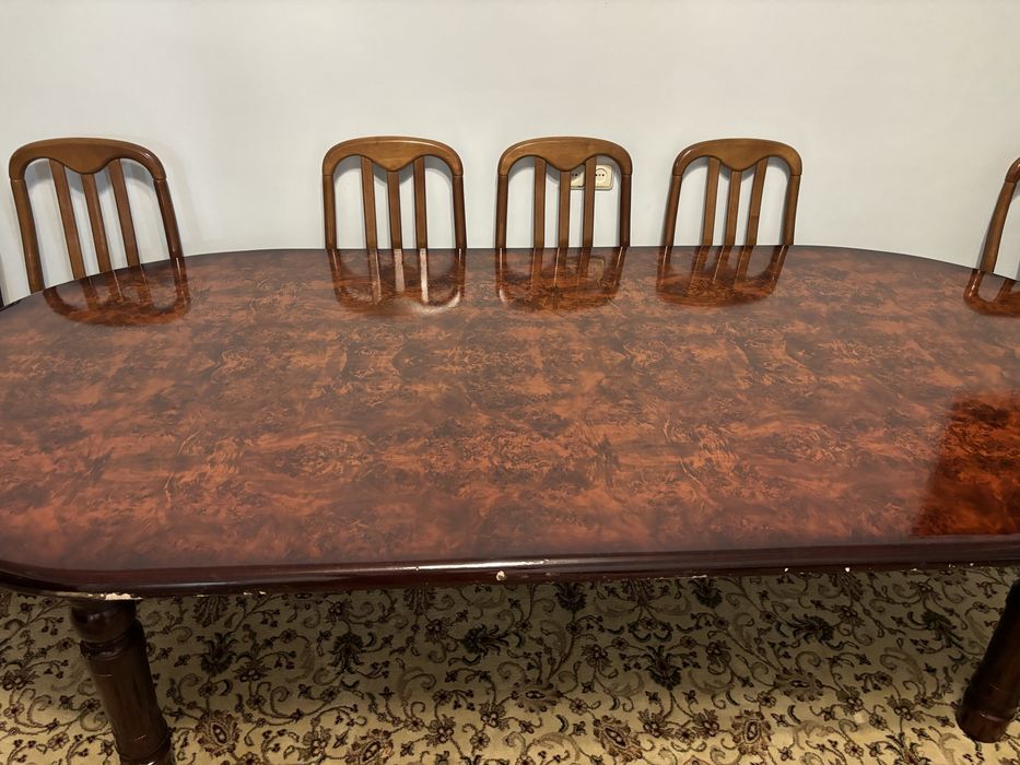 Продам стол для гостинной большой.