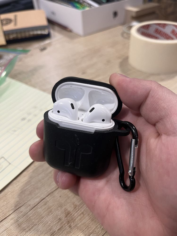 Apple Airpods (2nd generation)