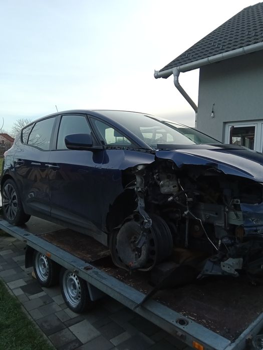 Renault Scenic  1.5 dci avariat /lovit