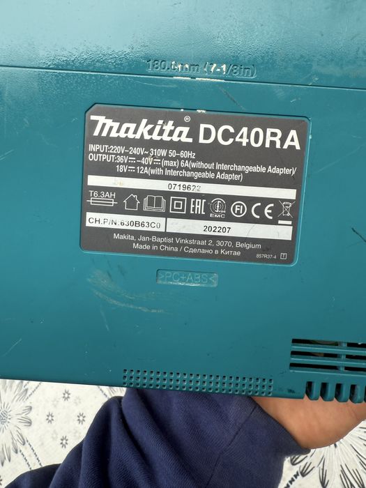 Бързо зарядно устройство Makita DC40RA, XGT, 40 V