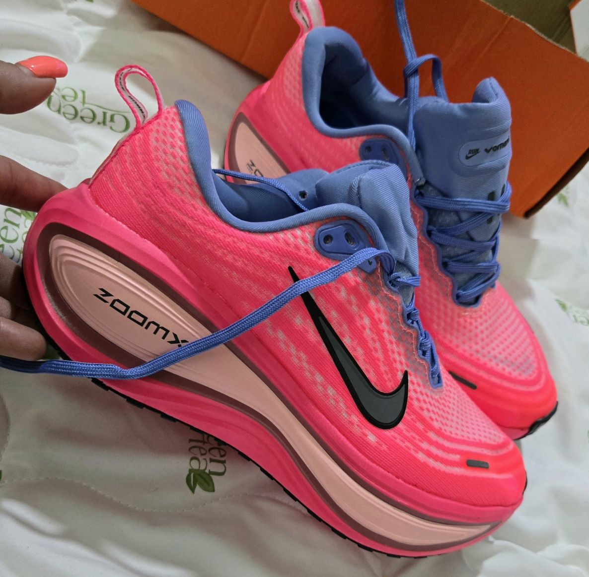 Nike Vomero 18 plus оригинални дамски сникърси нови 39 номер