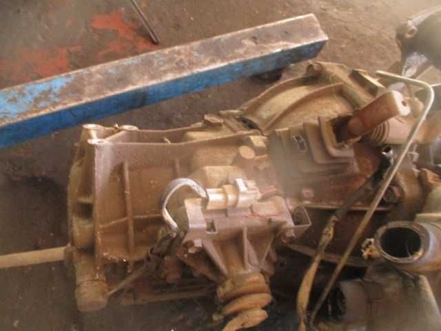 Cutie viteze TOYOTA YARIS an 2002 motor 1,0 benzina ORIGINALA probata
