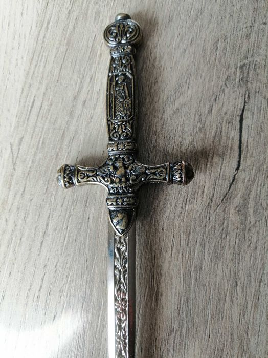 Нож със стойка за писма