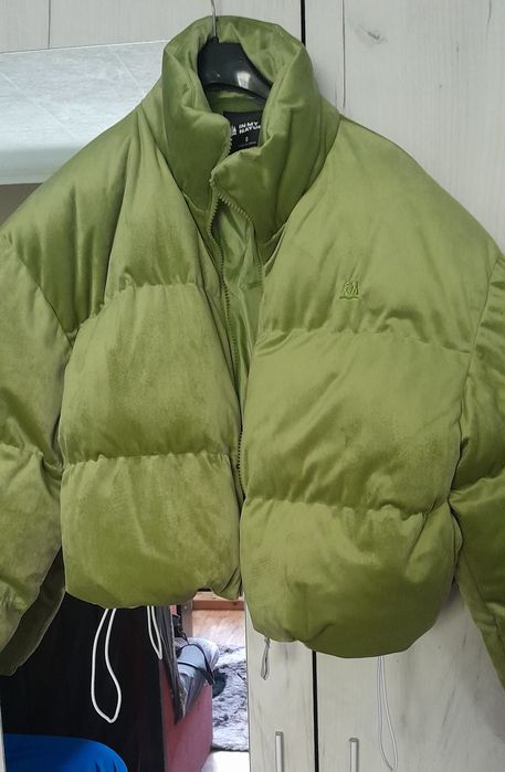 Зимно велурено яке.Зелено на цвят.Чисто ново.Р