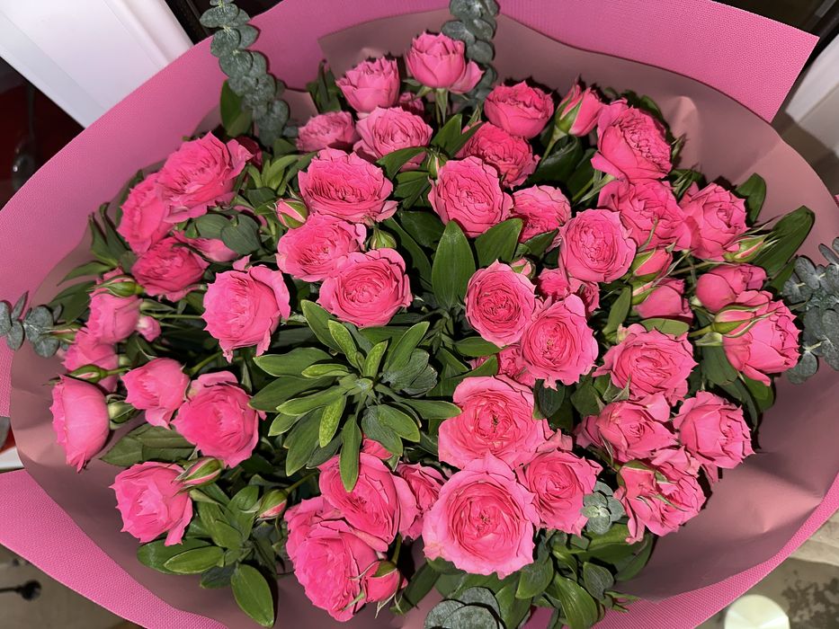 Красивые кустовые розы Пышный объём — более 50 бутонов