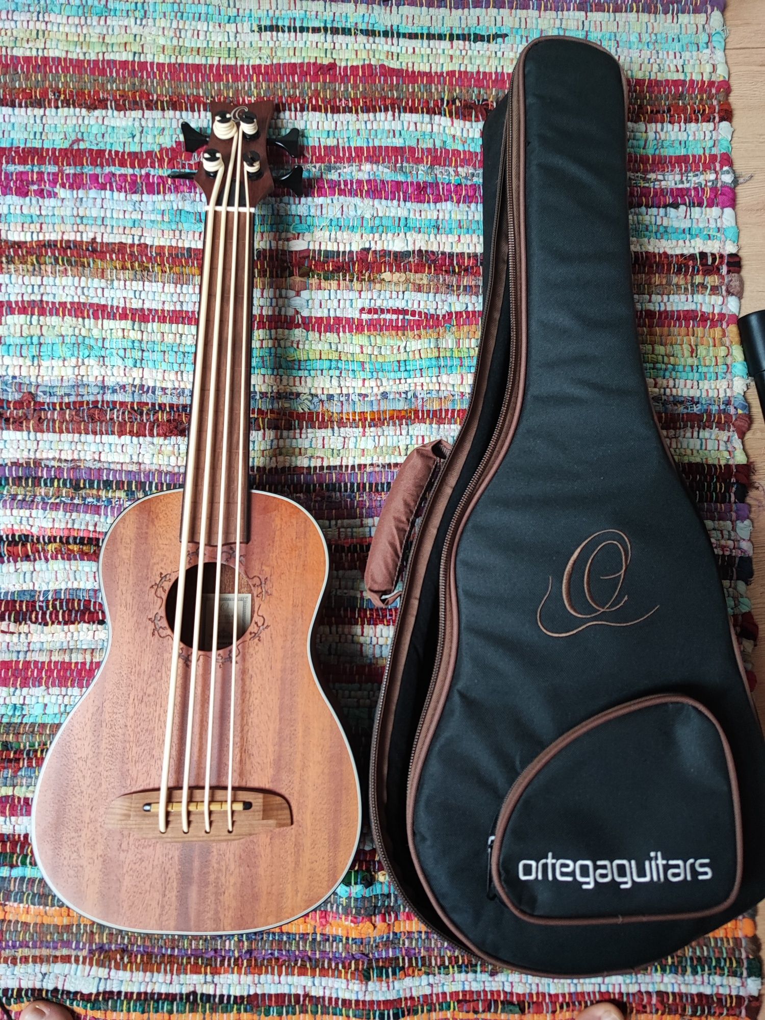 Vand chitara ukulele bass