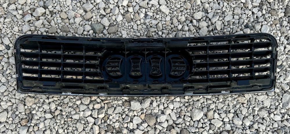 Оригинална решетка за Audi A4/ Ауди А4