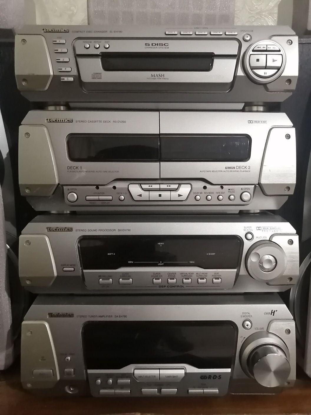 Продам музыкальный центр mp3 technics-790