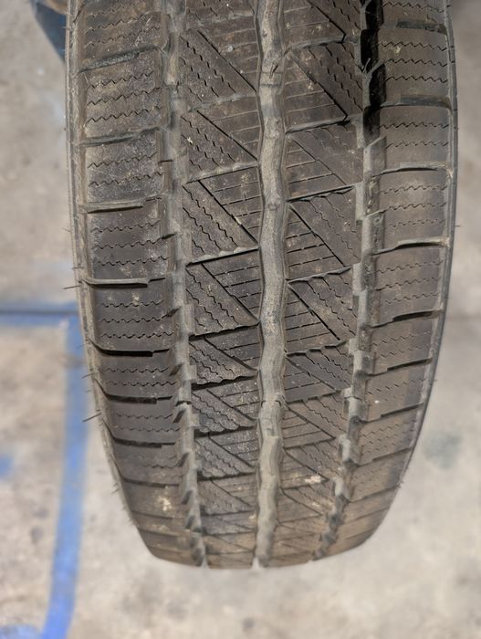 Vând anvelope 195 70 R15 C Zeetex