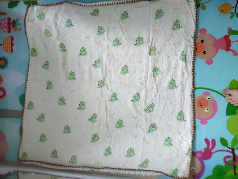 Vând păturică bebe noua  cu 2 fete