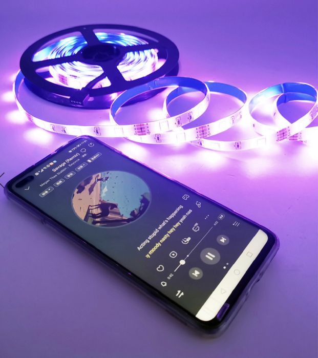 Banda led multicoloră cu bluetooth
