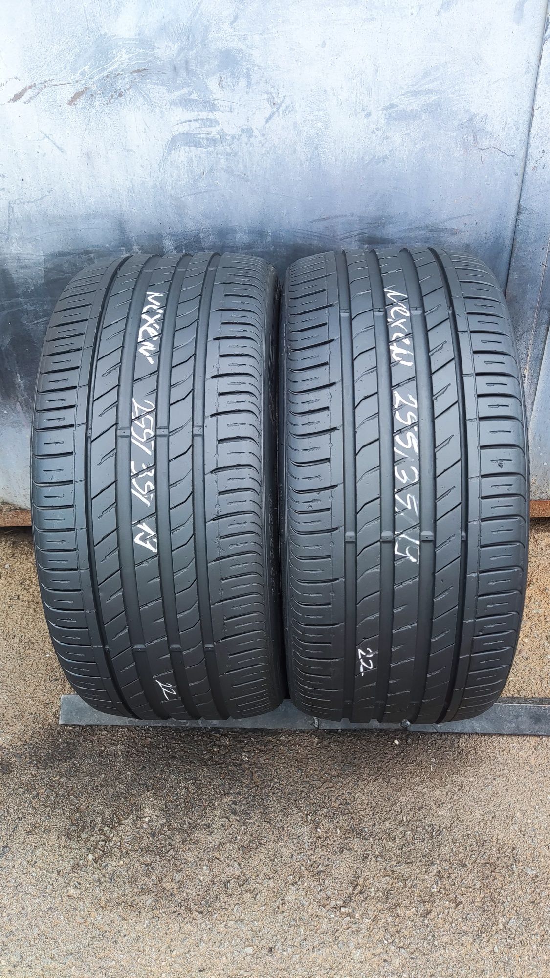 2бр. летни гуми 255/35/19 Nexen  N'Fera 
dot22
6.9mm
Добро състояние н
