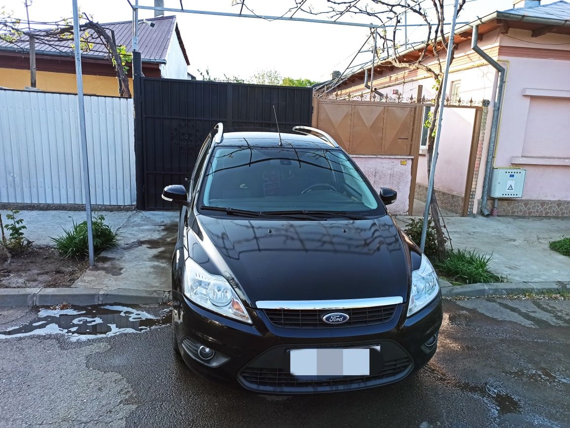 Vând Ford focus 1.6 benzina