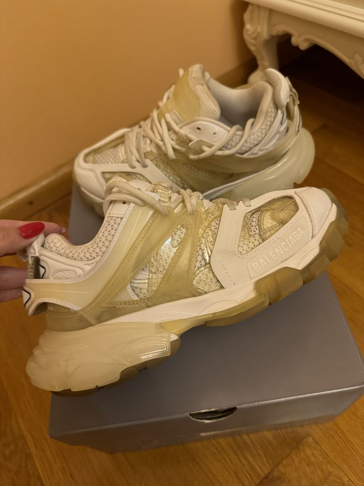 Vand adidasi Balenciaga Track