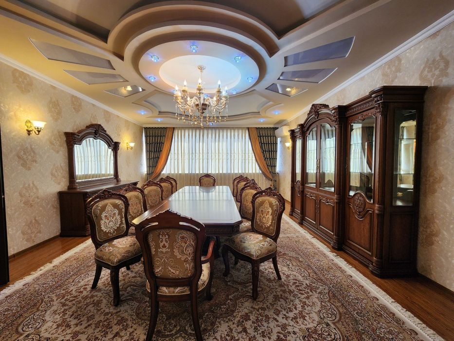 4 xonali hashamatli kvartira sotiladi. 110000$