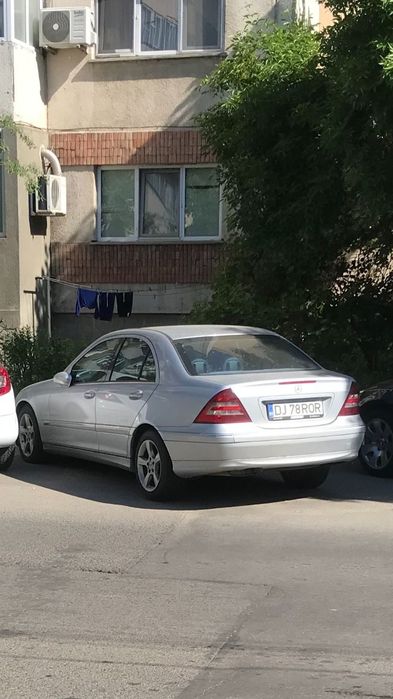 Vând Mercedes C class 2005