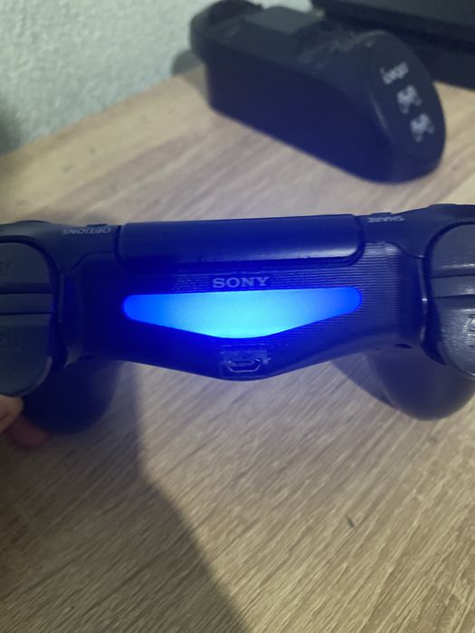 Конзола плейстейшен 4