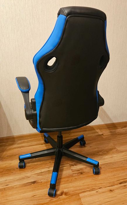 Въртящ се геймърски стол