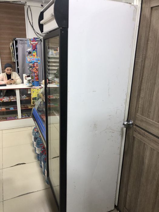 Витринный холодильник