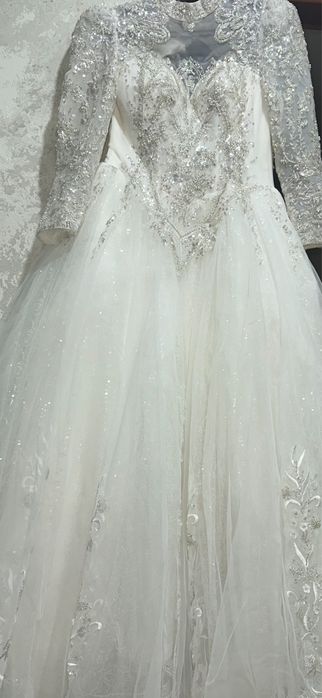 Продаю свадебные пышное платья