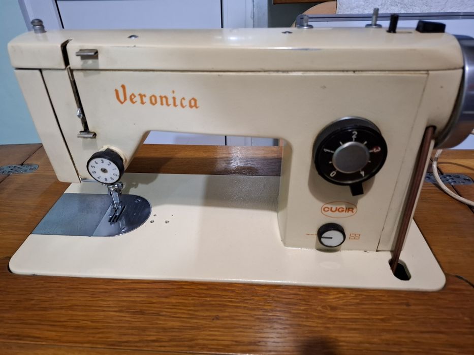 Masina de cusut Veronica an 1980