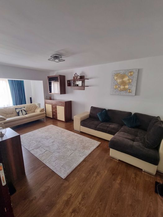 Apartament 4 camere,etaj 3, zona Piata Mică, Radăuți