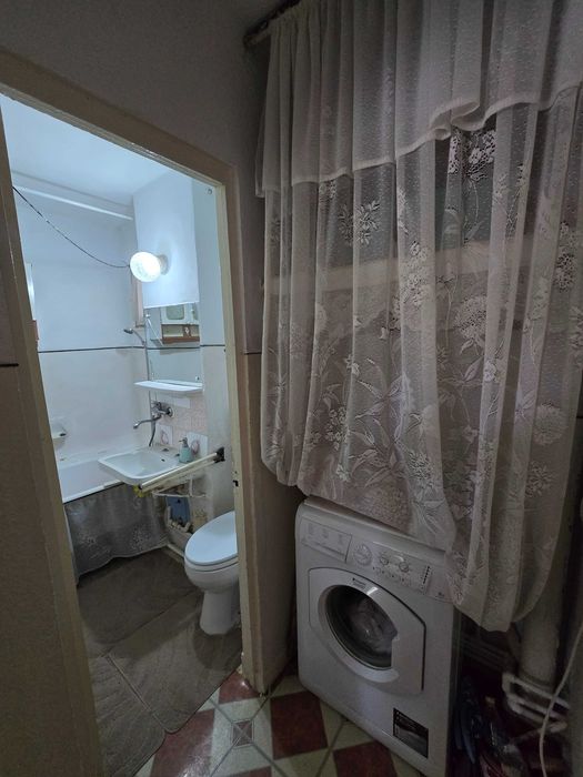 Apartament 3 camere semidecomandat Micro 38