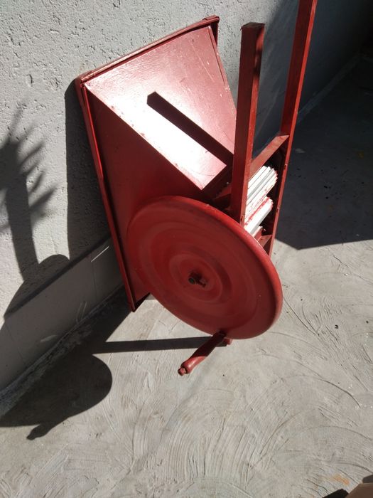 Ofer la vânzare zdrobitor și 4 damingene