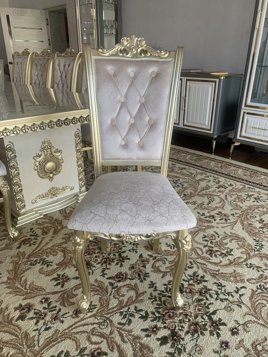 Стол со стульями