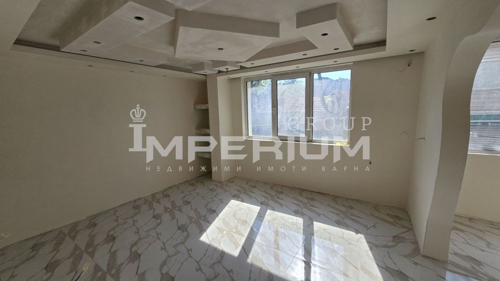 Продава се Двустаен апартамент в Варна, Автогара - 48 кв.м за 2186 €/кв.м - Снимка #2