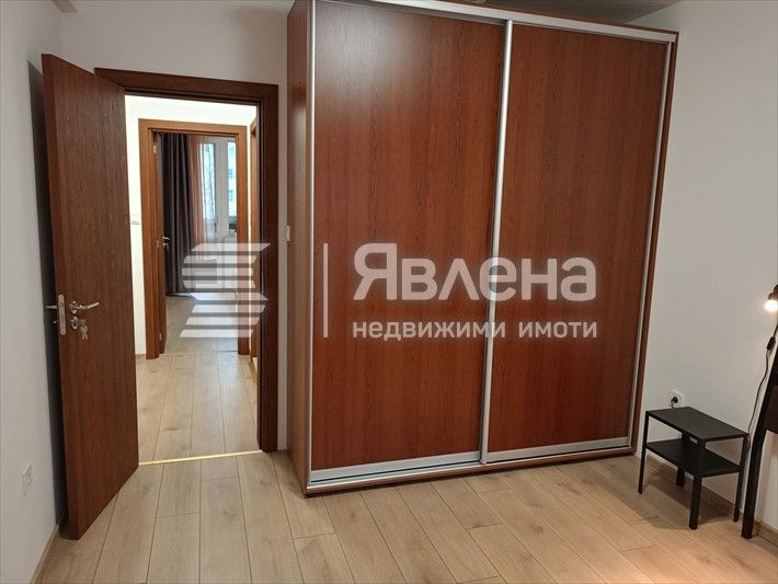 Тристаен имот до Украинското посолство