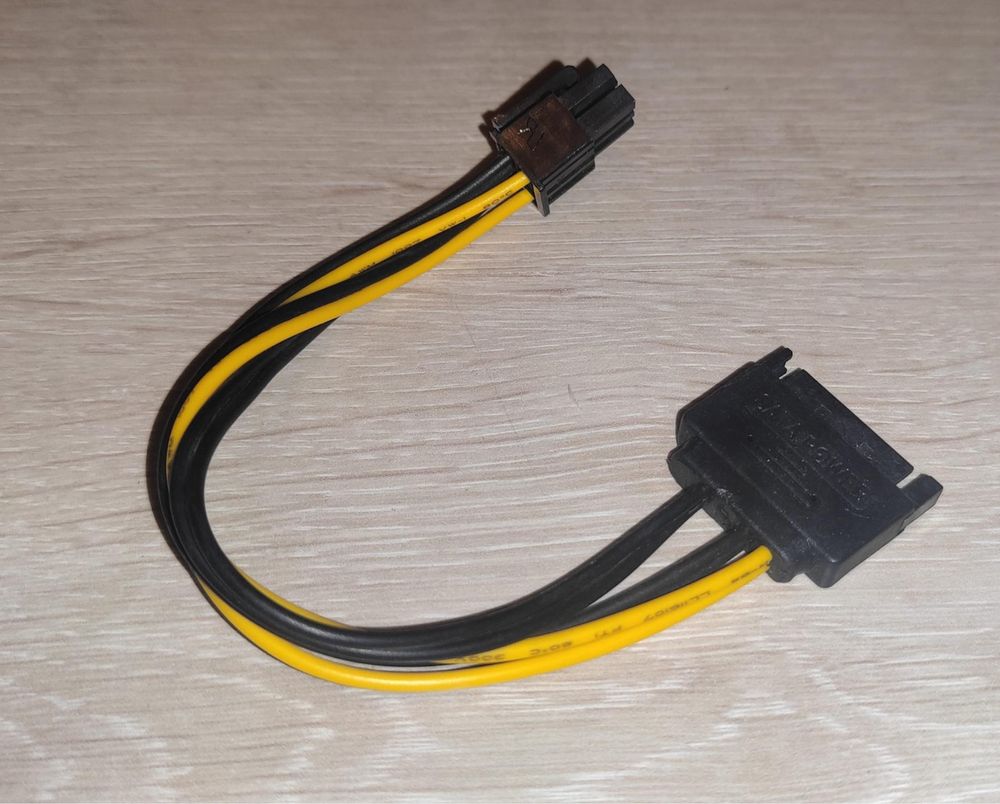 Cablu adaptor de alimentare Sata 15 pi tata la PKI-E8 pi