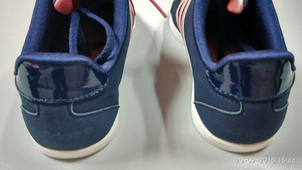 Vand adidasi dama, albastri, aproape noi, marimea 38,5