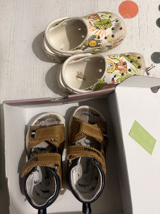 Детские сандалики и кроссовки