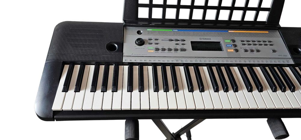 Orga / sintetizator / pian electronic Yamaha model YPT 255
