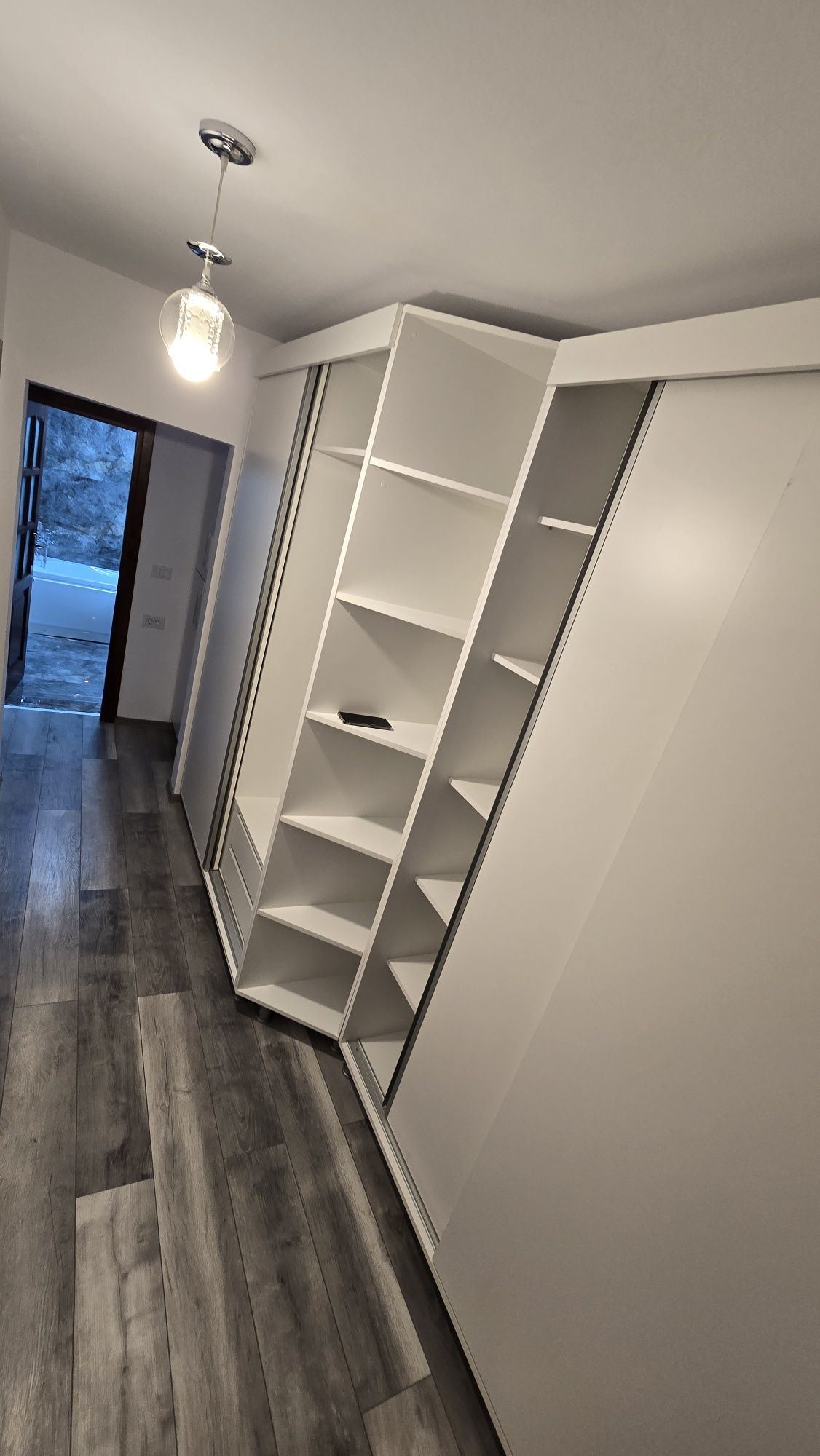 De închiriat apartament 2 camere decomandat eta 2, zona Gariiri