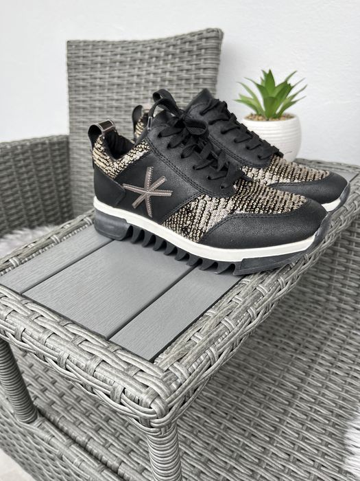 Pantofi sport noi, mărimea 39