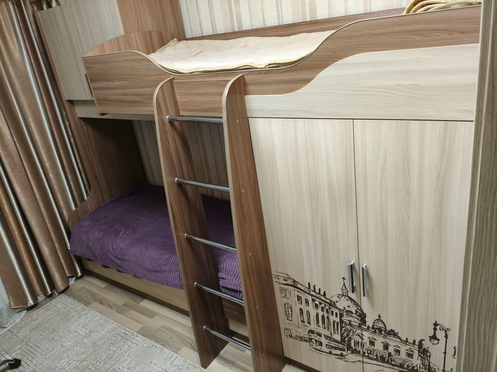 Продам двуярусную кровать