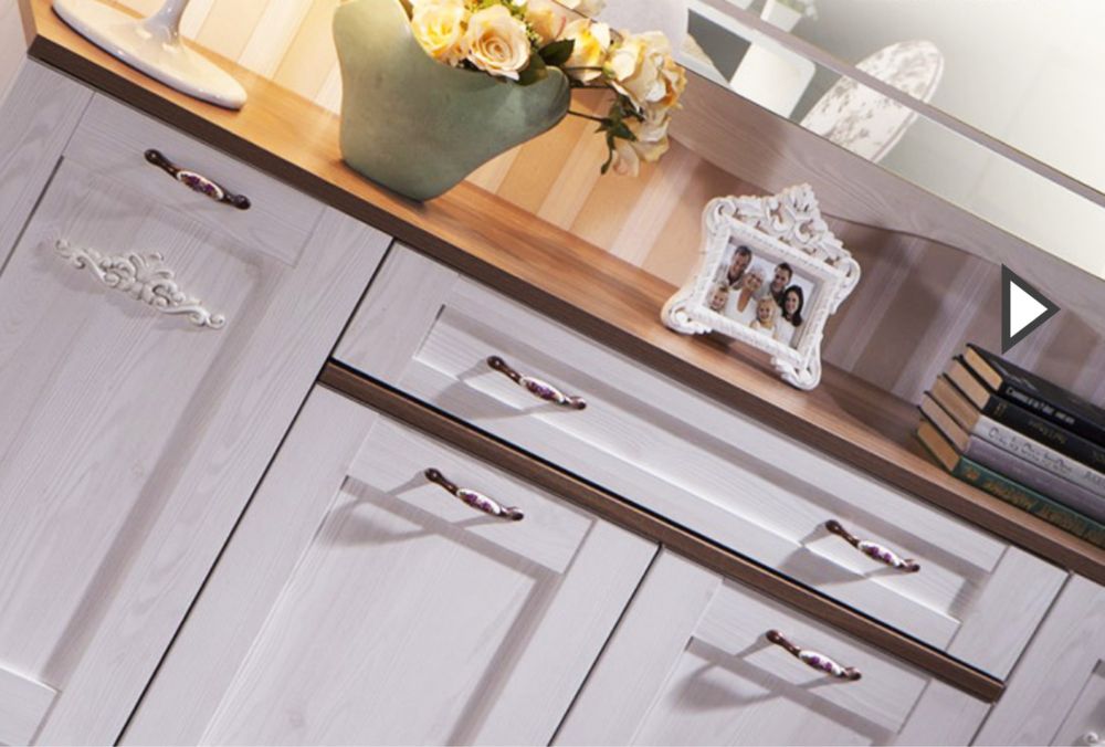 Set mobilier de living Venturo – alb cu blat nuc – 3.450 lei – Brașov