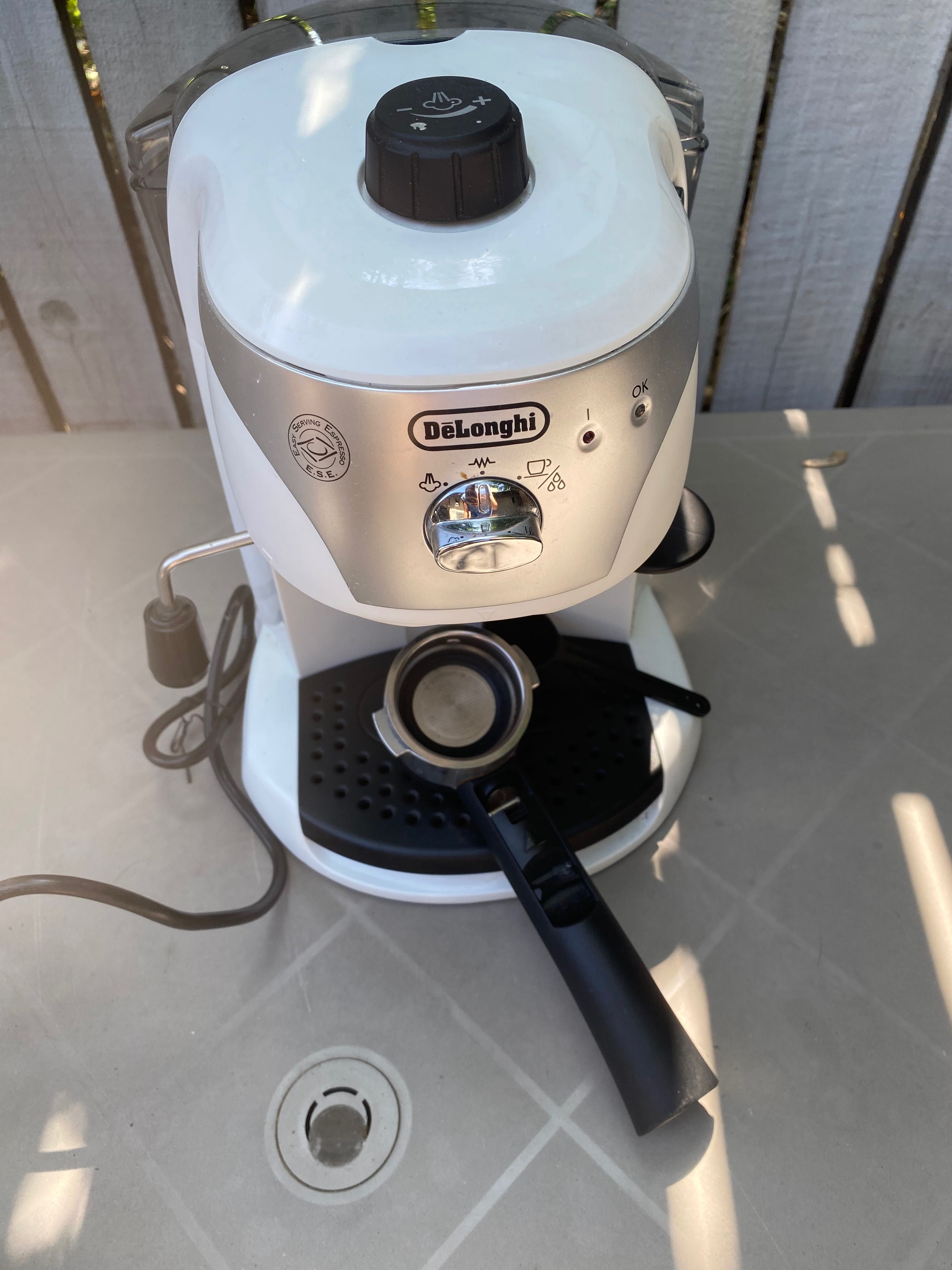 Espressor manual De'Longhi EC221.W, Dispozitiv spumare