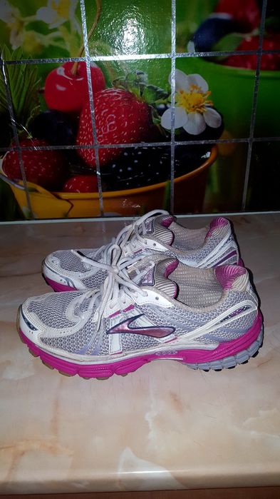 adidasi-Brooks nr 42