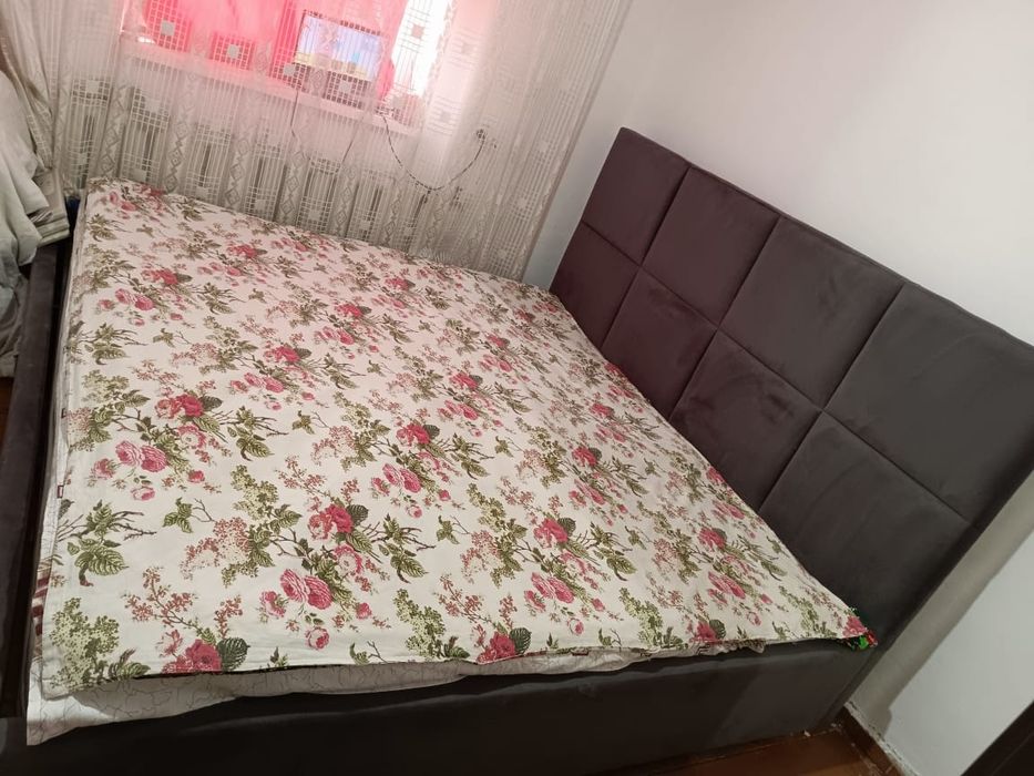 Двуспальная кровать размер 200х200 с матрасом