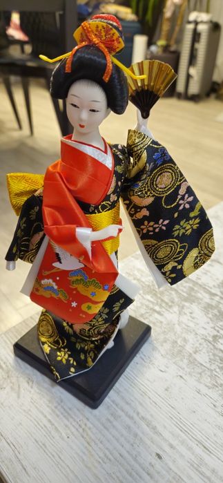 Vand 8 papusi traditionale asiatice,gheise,superbe,de colectie. 8 poze