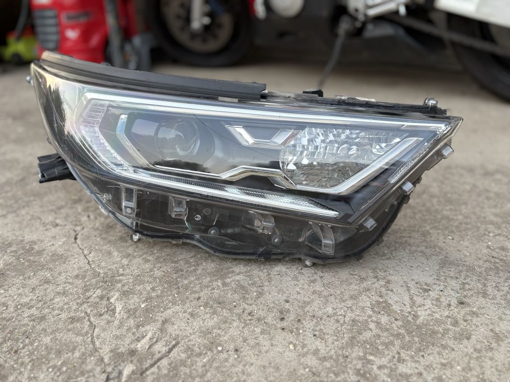 Десен фар за Тойота Рав 4/ Toyota Rav IV Full Led 2019