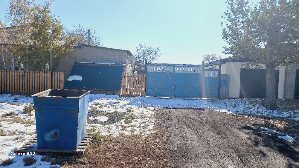 Продам 4х комн.квартиру с.Щербакты частично мебелерованная,печное отоп