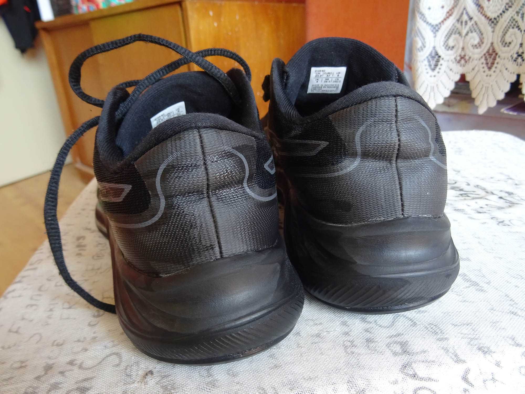 продавам дамски маратонки asics excite 9,номер 37