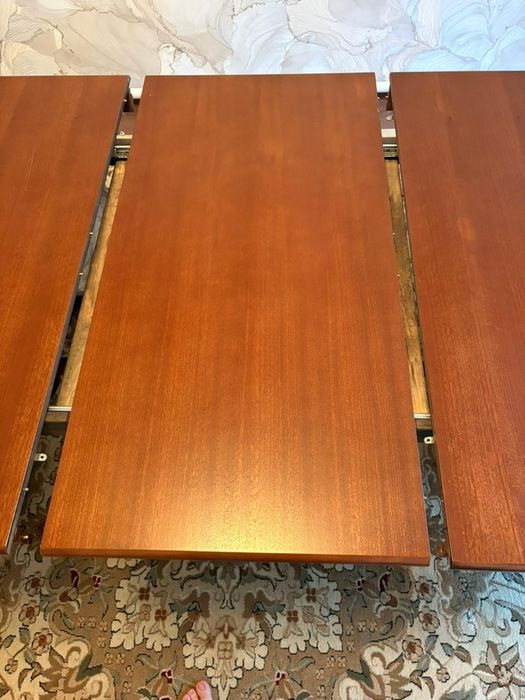 Стол со стульями