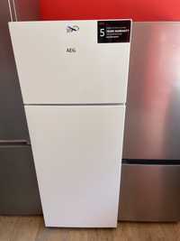 Хладилник с горна камера AEG