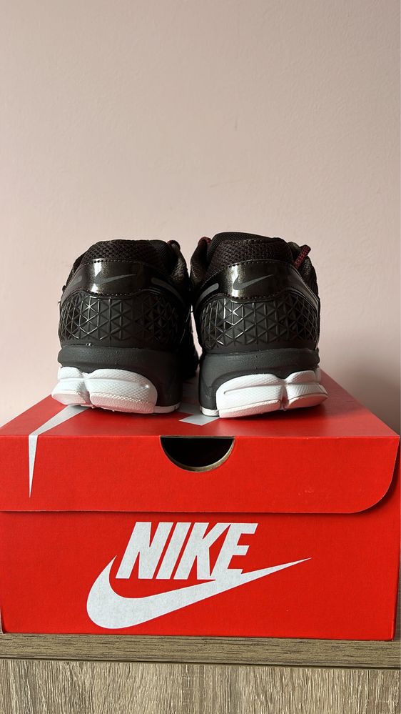 Обувки Nike Vomero V